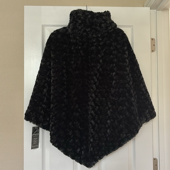 PAMELA McCoy BLACK FAUX FUR PANCHO- SIZE M - Picture 7 of 17
